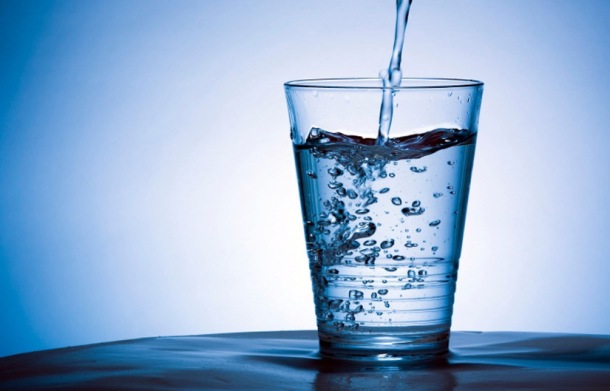 drinking-water-promotes-weight-loss